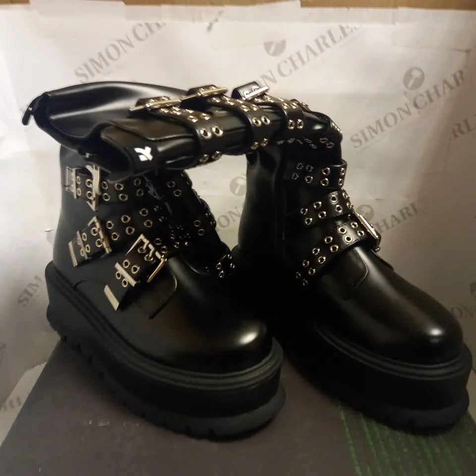 KOI VEGAN HADRIAN COMBAT PLATFORM LONG BOOTS - SIZE 6