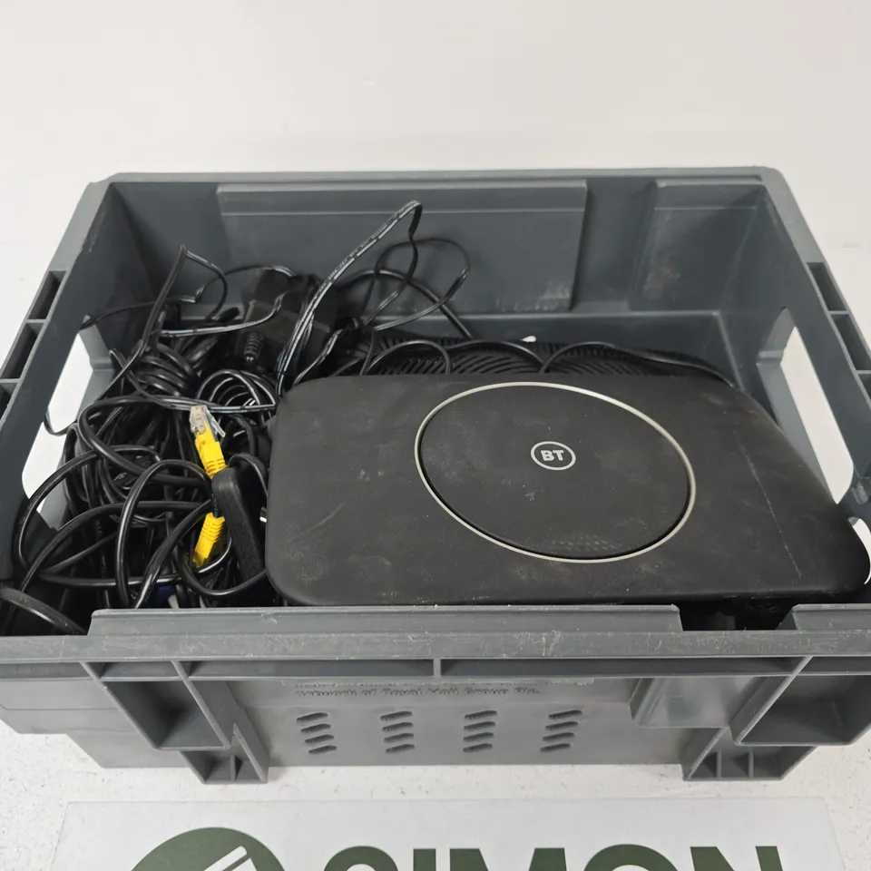APPROXIMATELY 10 ASSORTED ELECTRICAL PRODUCTS TO INCLUDE PLUGS, BT HUBS , ETC