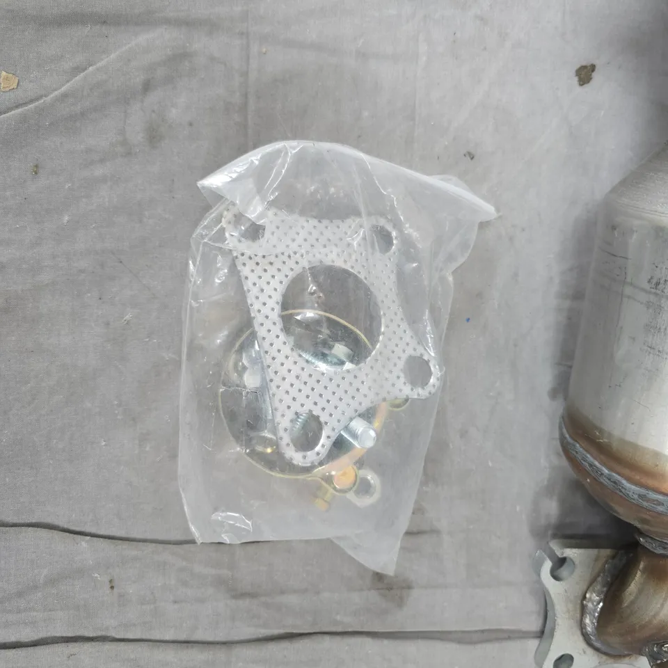 CATALYTIC CONVERTER ASSEMBLY WITH EXHAUST PIPING – USED