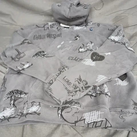 HOLLISTER HOODIE – GREY WITH ALL-OVER GRAPHIC PRINT, SIZE LARGE
