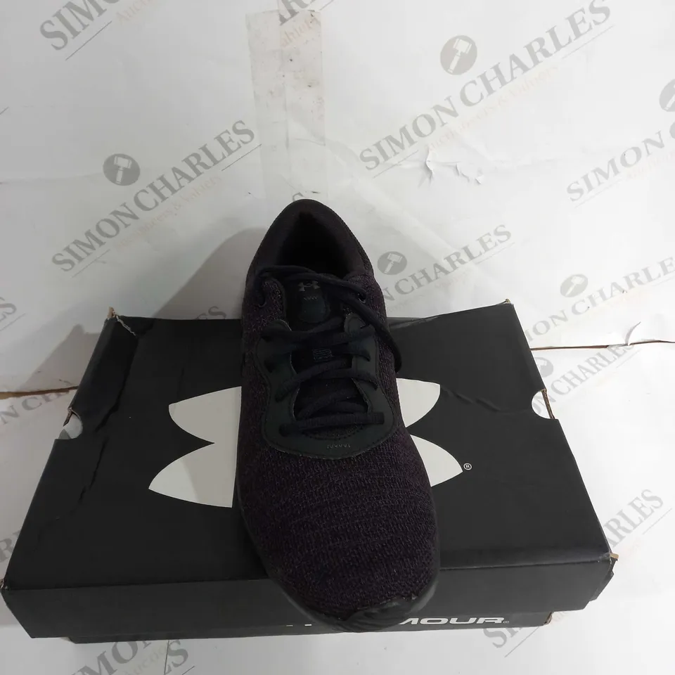 BOXED PAIR OF UNDER ARMOUR UA MOJO 2 UK 9.5