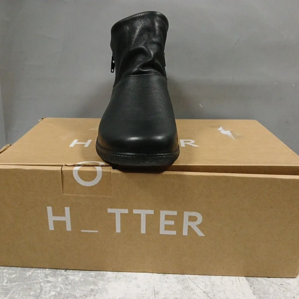 BOXED PAIR OF HOTTER MURMUR SIDE-ZIP SHOES IN BLACK SIZE UK 4