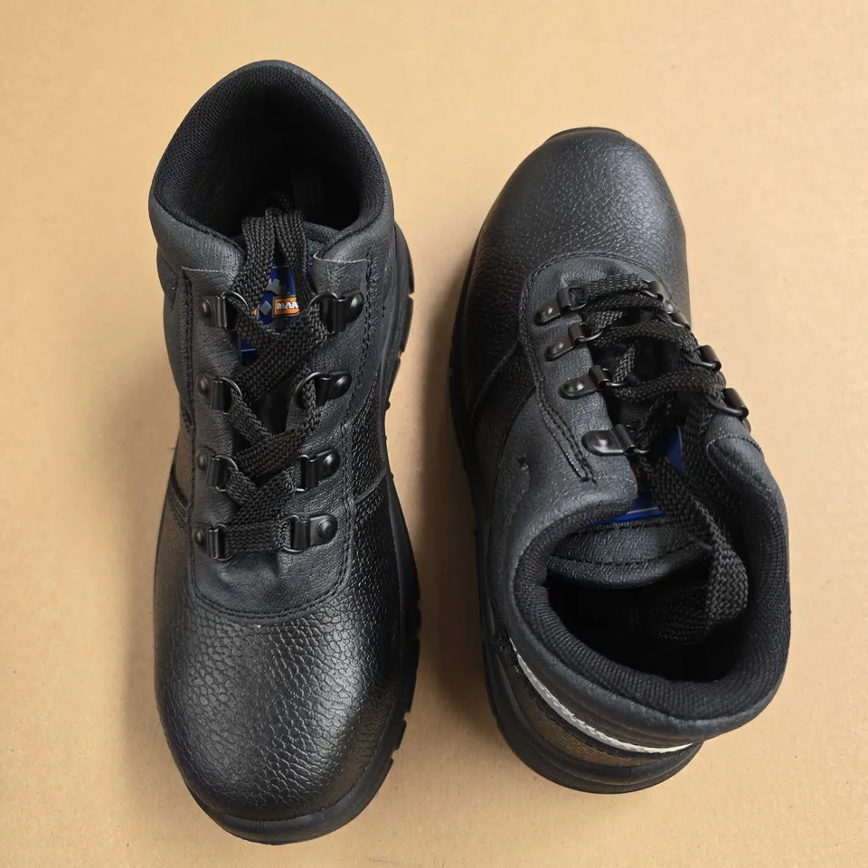 BRAND NEW BOXED PROMAN DUAL DENSITY CHUKKA BUFFALO LEATHER SAFETY BOOTS IN BLACK - UK 3