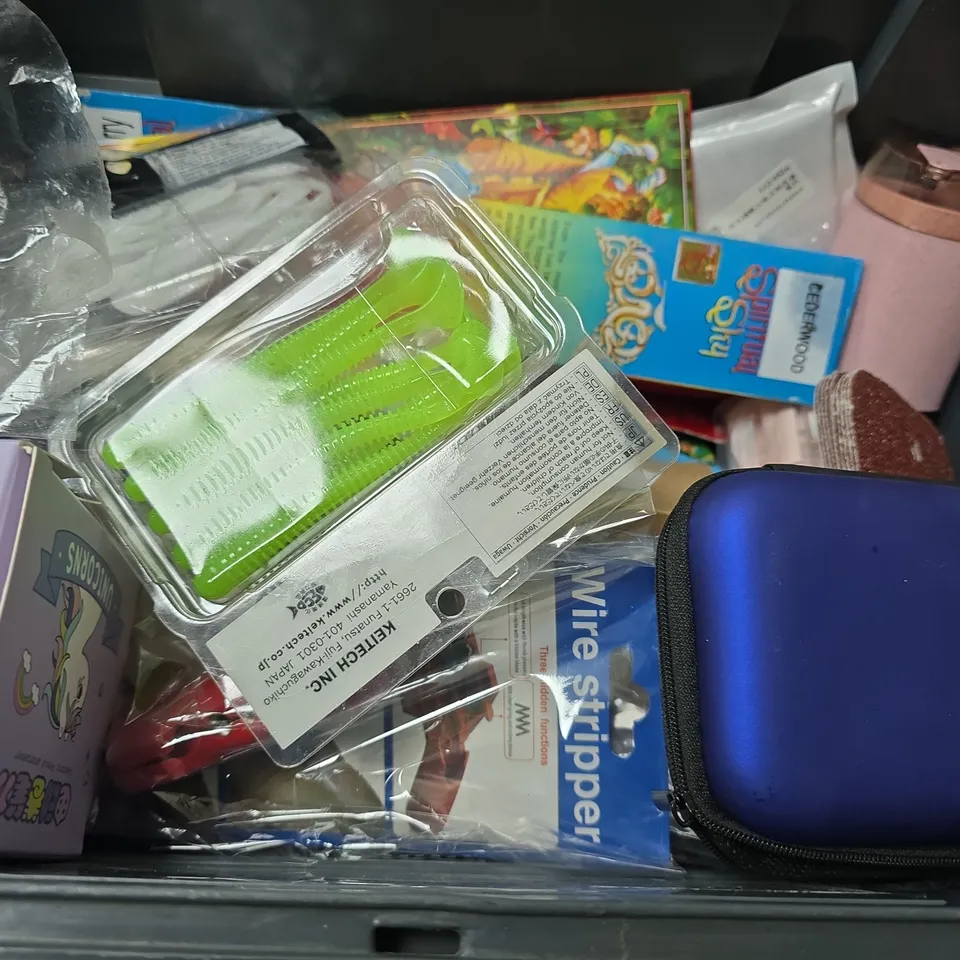 APPROXIMATELY 13 ASSORTED ITEMS TO INCLUDE - BURNING STICKS , DOGGYKINGS , MINI WET WIPES ETC