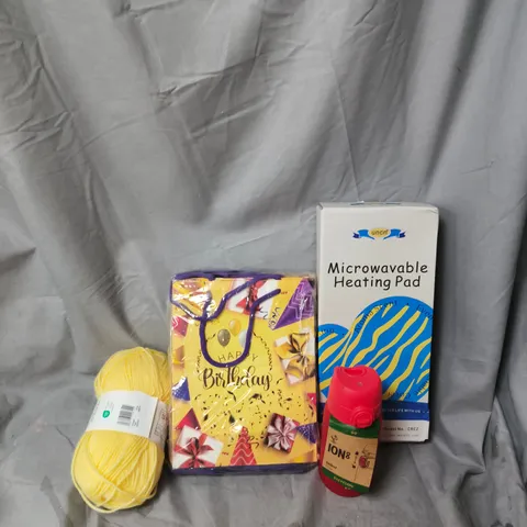 BOX OF APPROXIMATELY 20 ASSORTED HOUSEHOLD ITEMS TO INCLUDE KNITTING YARN, BIRTHDAY BAGS AND A MICROWAVEABLE HEATING PAD