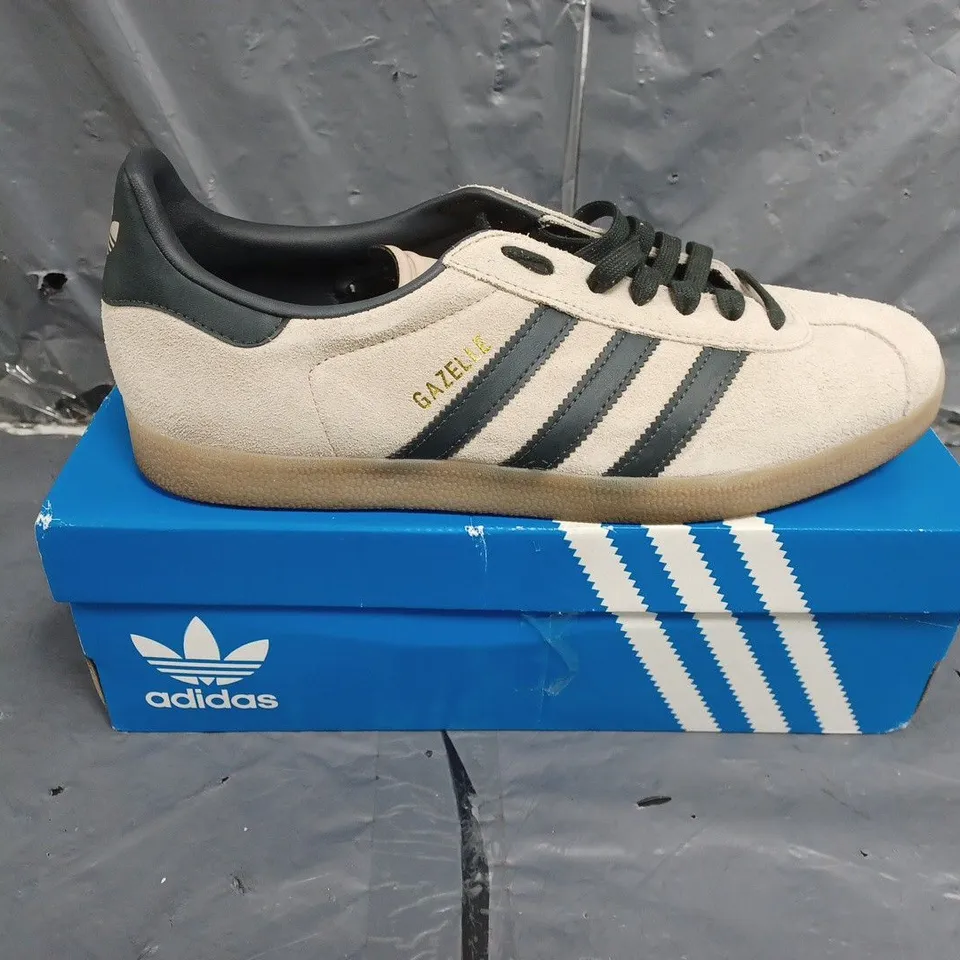 BOXED PAIR OF ADIDAS ORIGINALS GAZELLE TRAINERS - SIZE 10 RRP £80