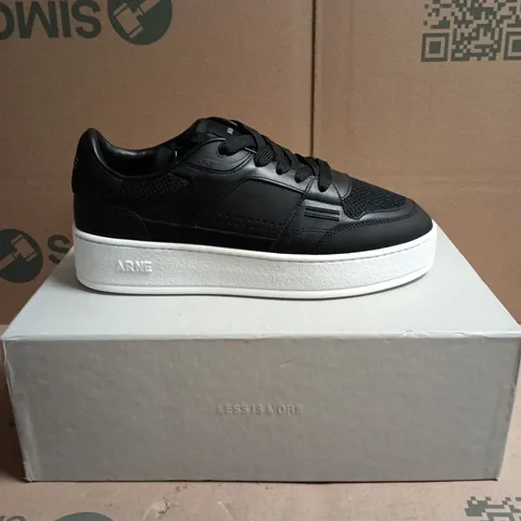 ARNE ARENA TRAINER 2.0 BLACK TRAINERS – UK 8.5 (EU 42.5)