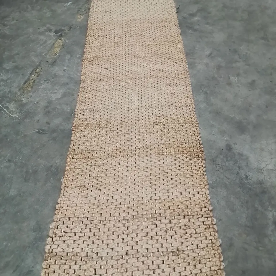 QUALITY DESIGNER AREA RUG - APPROXIMATELY 300X70CM