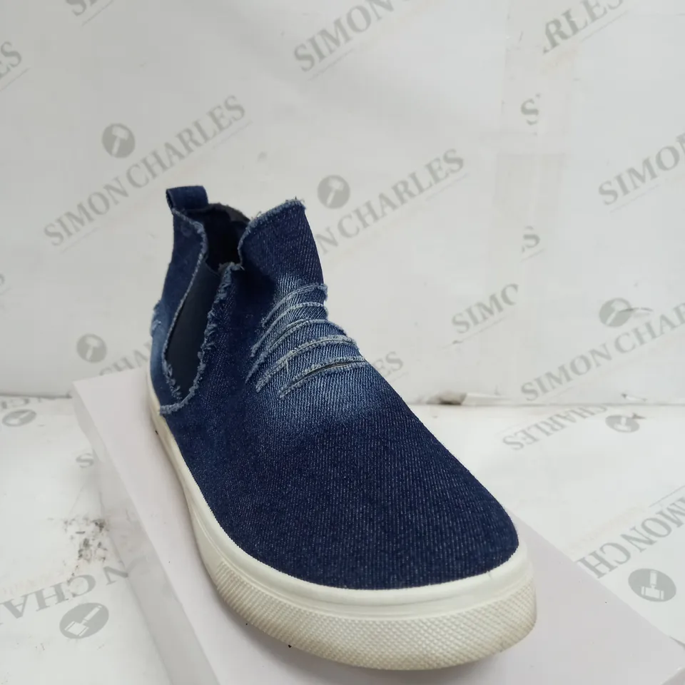 BOX OF 12 BLUE DENIM STYLE SHOES 
