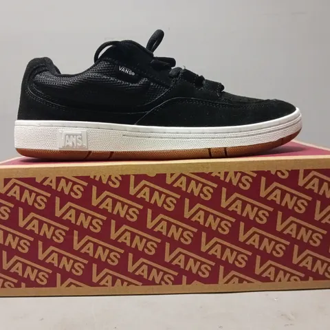 BOXED PAIR OF VANS OFF THE WALL SPEED LS SHOE IN BLACK/WHITE UK SIZE 9