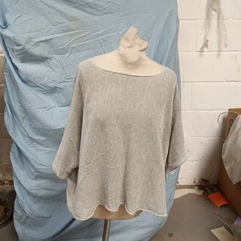 LAUNDRY B GREY KNITTED PONCHO-STYLE SWEATER – WOMEN'S TOP