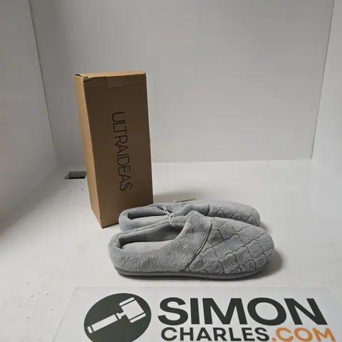 BOXED PAIE OF ULTRAIDEAS CORALS VELVET SLIPPERS SIZE LARGE