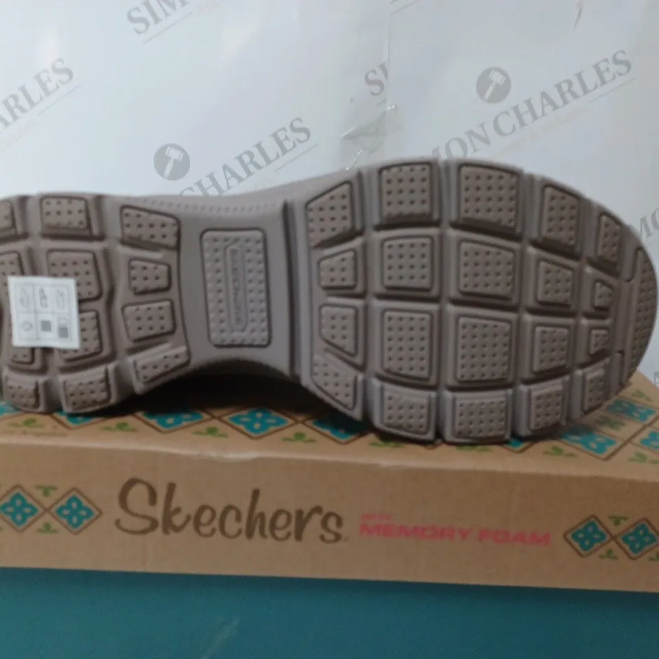 SKECHERS EASY GOING HIGH ZIP BOOT, MUSHROOM, UK 6