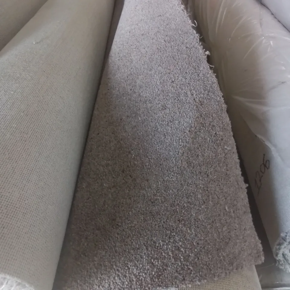 ROLL OF QUALITY RUSTIC BERBER TWIST CUMIN CARPET // SIZE: APPROXIMATELY 5.3 X 4M