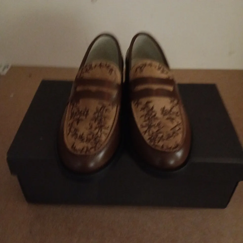 BOXED PAIR OF DUKE + DEXTER WILDE CHESTNUT VINE PENNY LOAFERS - UK 7