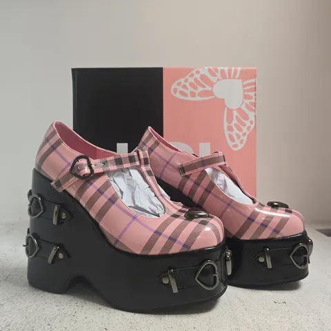 BOXED PAIR OF KOI SWEET APATHY PLAID WEDGE MARY JANES IN PINK SIZE 5
