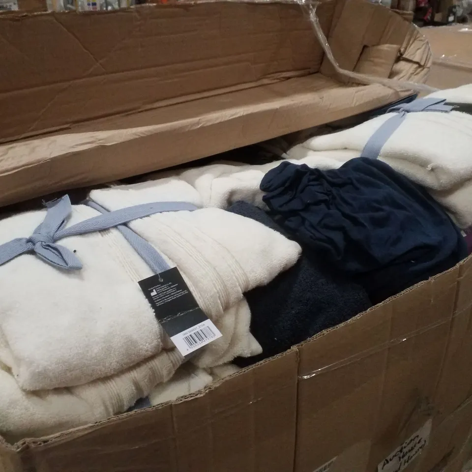 PALLET CONTAINING ASSORTED PRODUCTS INCLUDING HAND TOWELS, SHOWER CURTAINS & BED SHEETS