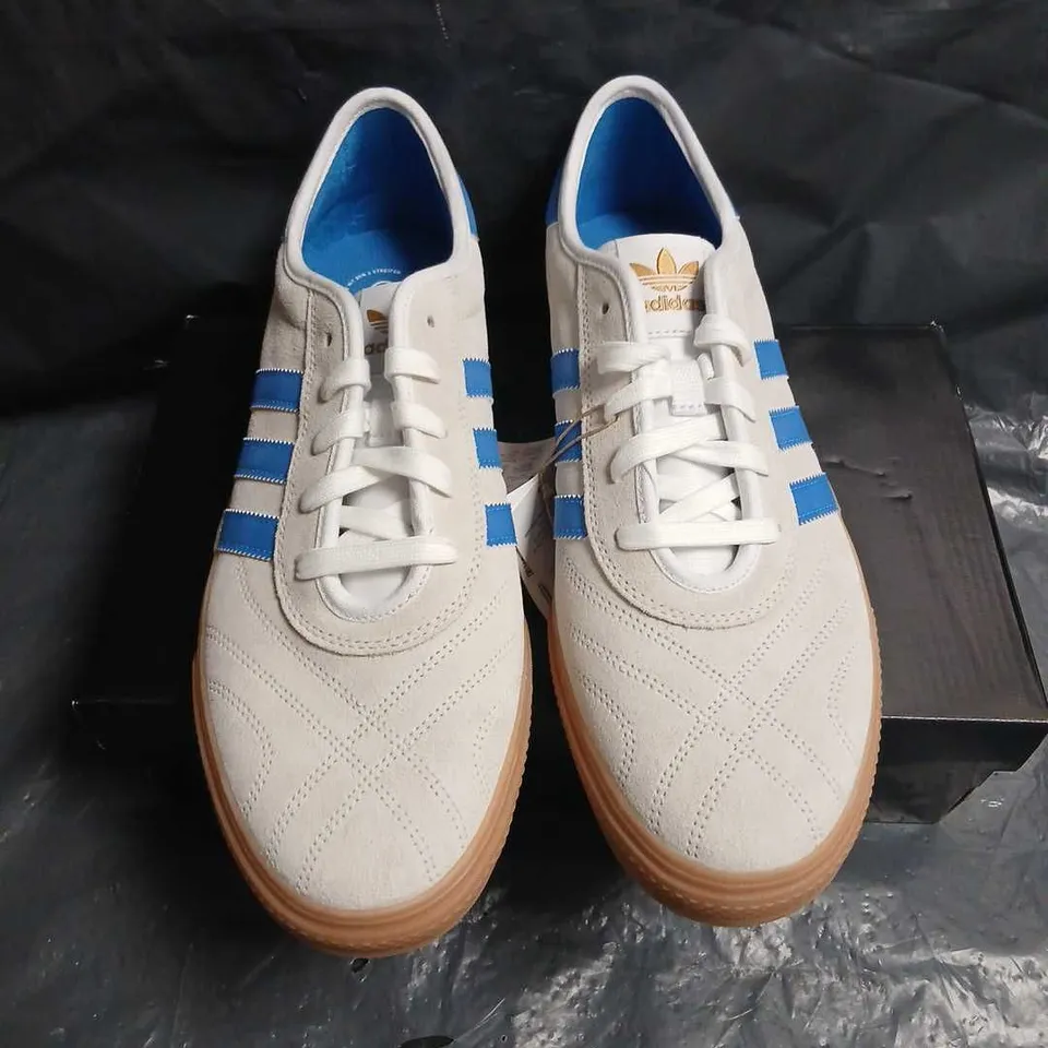 ADIDAS ADI-EASE SNEAKERS – WHITE/BLUE, GUM SOLE, UK 10