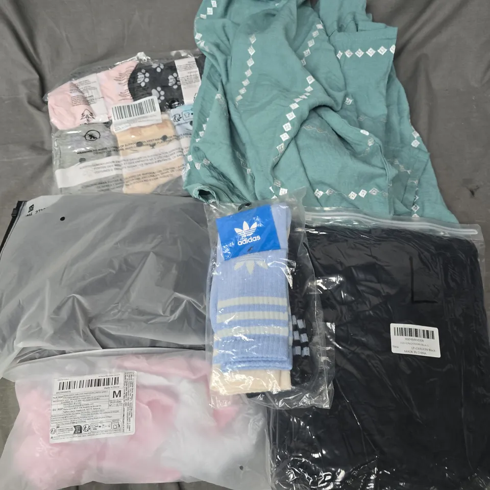 APPROXIMATELY 30 ASSORTED CLOTHING ITEMS IN VARIOUS SIZES, STYLES & COLOURS TO INCLUDE BRANDS SUCH AS ADIDAS, RIVER ISLAND ABAYAS, ETC - COLLECTION ONLY