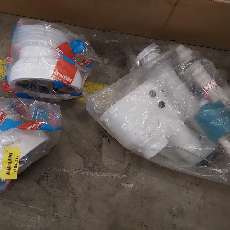 BOX OF APPROXIMATELY 16 FLEXICON1 FITTINGS, CISTERN FITTONG & 2 × WC-CON4 CONNECTERS 