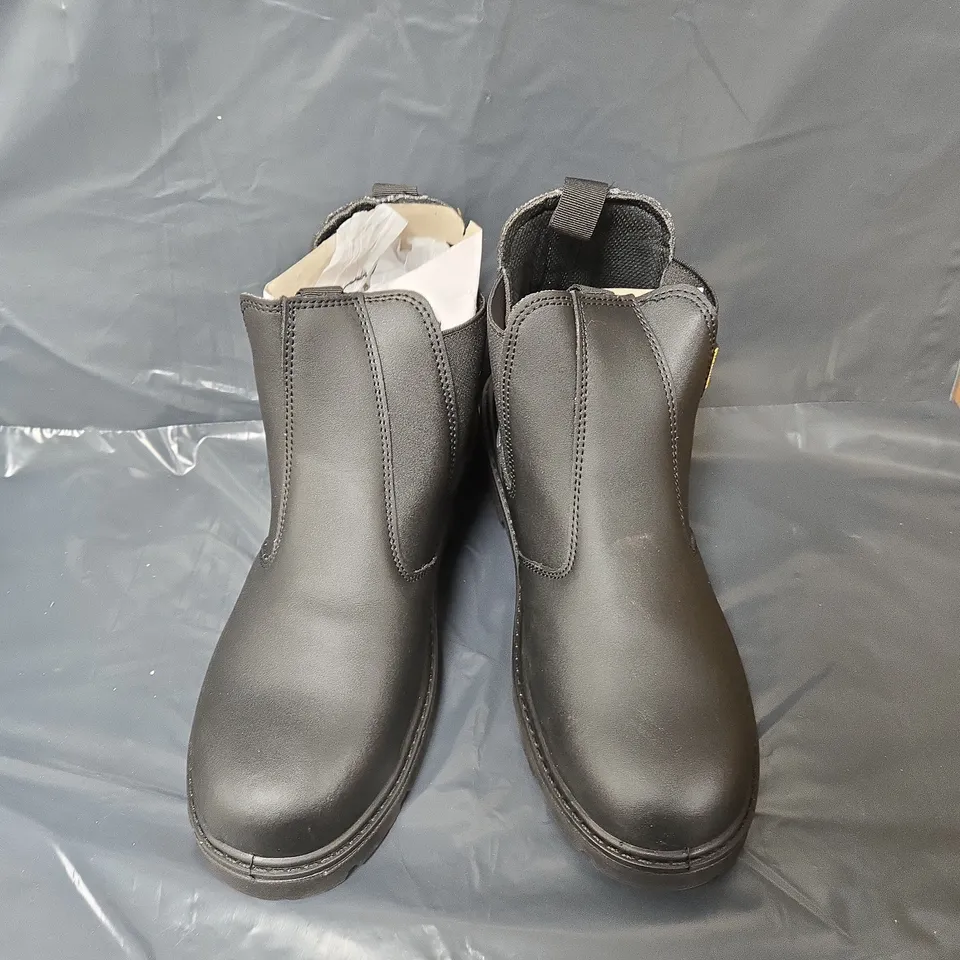 UNBOXED PAIR OF EARTHWORKS SAFETY BOOTS IN BLACK - SIZE 10