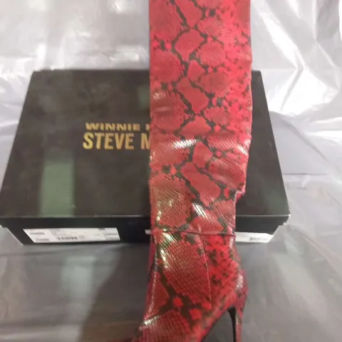 BOXED STEVE MADDEN WINNIE HARLOW RED SYNTHETIC HIGH LEG BOOTS SIZE 3