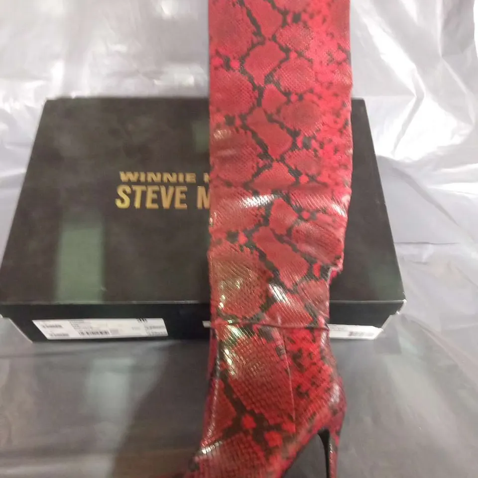 BOXED STEVE MADDEN WINNIE HARLOW RED SYNTHETIC HIGH LEG BOOTS SIZE 3