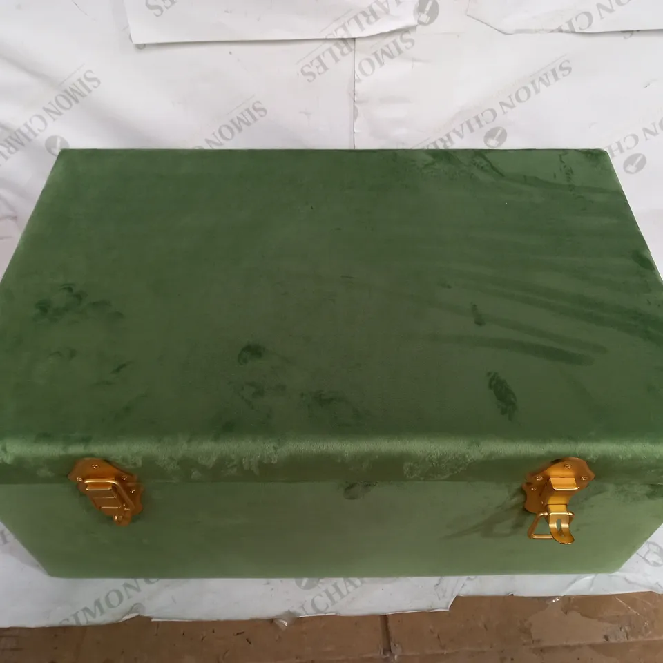BUNDLE BERRY SET OF VELVET STORAGE TRUNKS