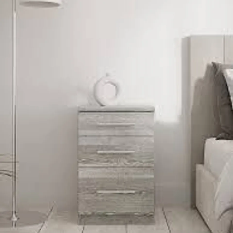 BOXED PRAGUE GRADUATED 3 DRAWER BEDSIDE CABINET (COLLECTION ONLY) RRP £69