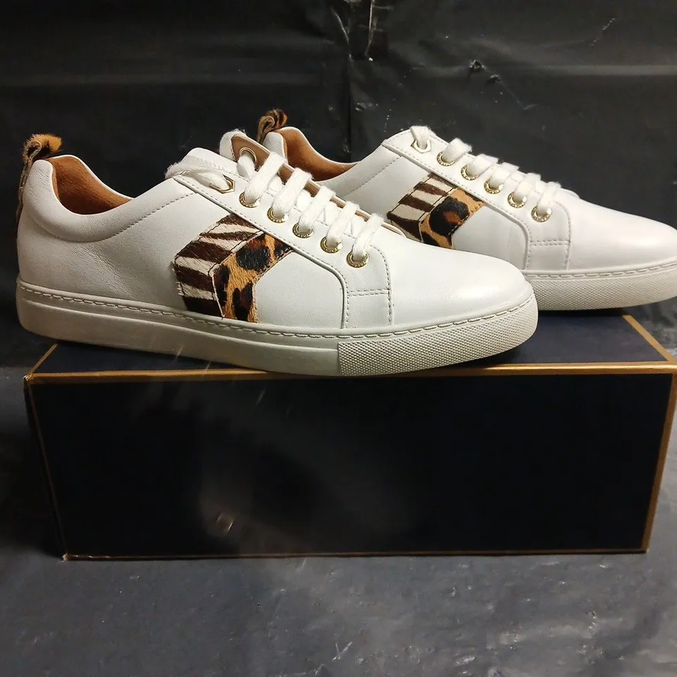 BOXED PAIR OF FAIRFAX & FAVOR WOMEN'S ALEXANDRA TRAINERS IN WHITE W. JAGUAR/ZEBRA PRINT SIZE EU 42