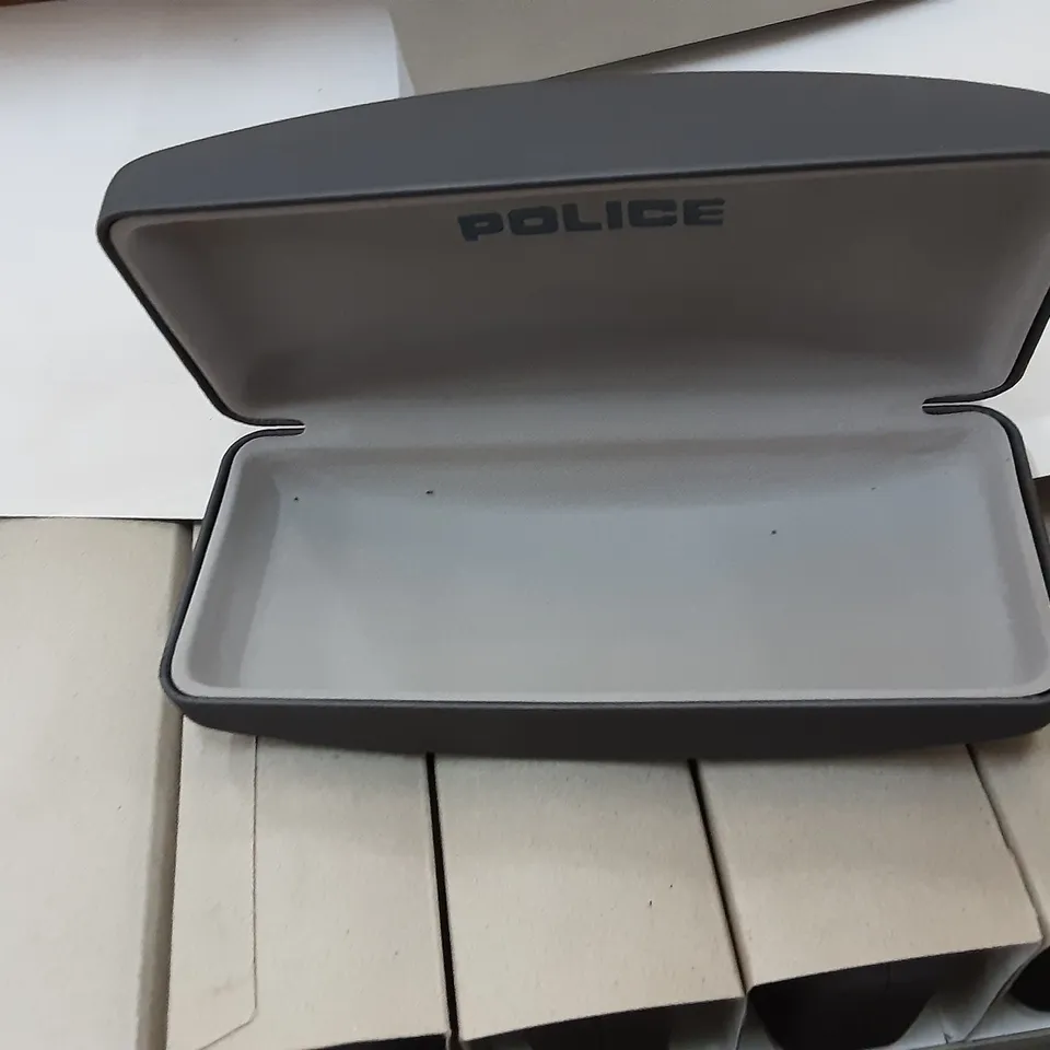 BOX CONTAINING POLICE SUNGLASSES CASE , GREY 