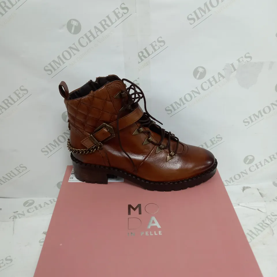 PAIR OF MODA IN PELLE ARNIE LACE UP BOOTS IN MAROON SIZE 6