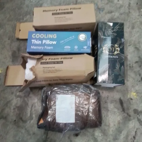 PALLET OF ASSORTED BEDROOM AND COMFORT BASED PRODUCTS TO INCLUDE; PILLOWS, SUPPORT SEAT CUSHIONS AND SIMILARLY RELATED GOODS