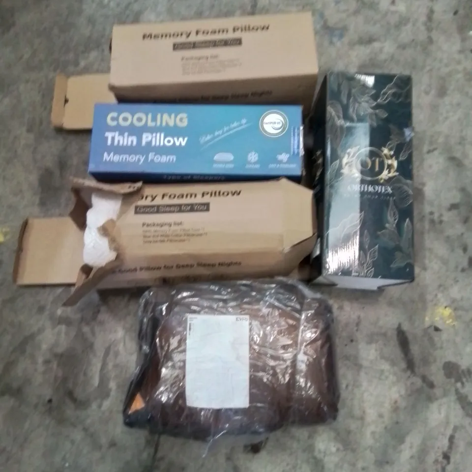 PALLET OF ASSORTED BEDROOM AND COMFORT BASED PRODUCTS TO INCLUDE; PILLOWS, SUPPORT SEAT CUSHIONS AND SIMILARLY RELATED GOODS