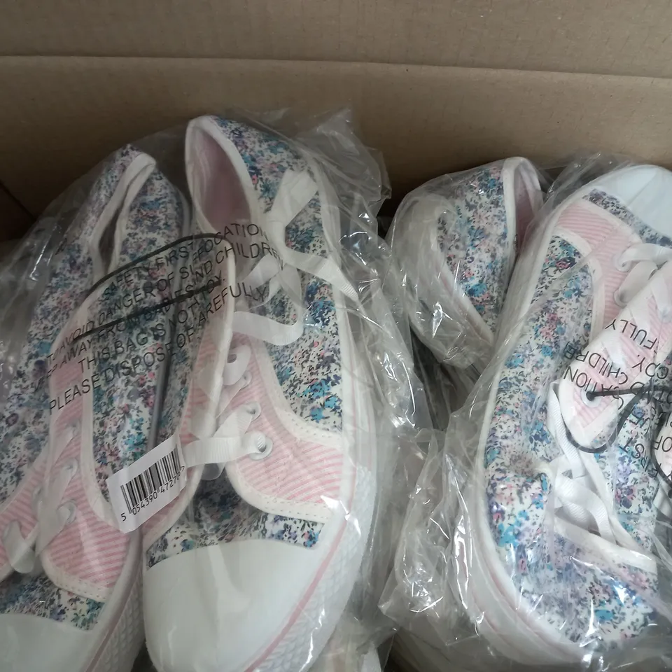 APPROXIMATELY 13 GEORGE SNEAKERS IN SIZE 6