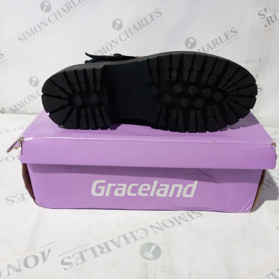 GRACELAMD BLACK VELEVT LACE UP BOOTS SIZE 4
