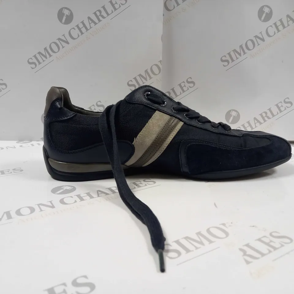 PAIR OF HUGO BOSS SHOES UK SIZE APPROX. 7 