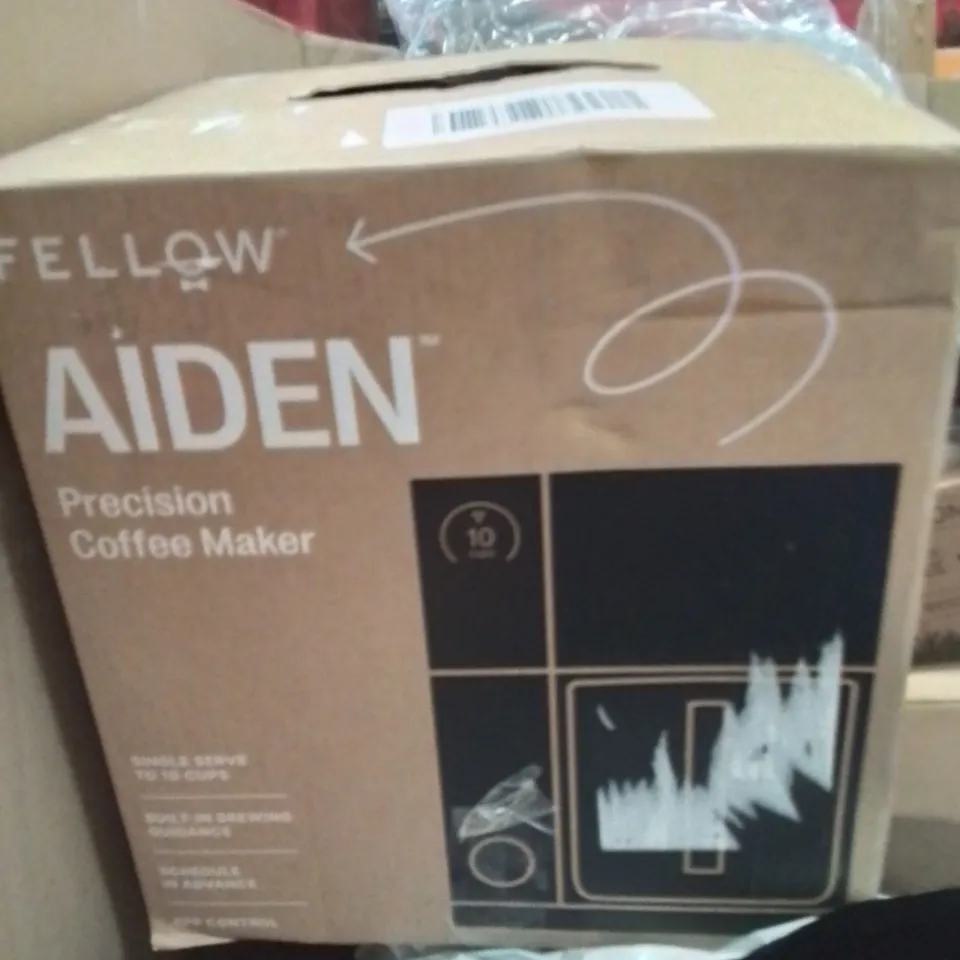 PALLET CONTAINING VARIOUS ASSORTED BOXED HOUSEHOLD ITEMS TO INCLUDE: COFFEE MACHINE, WEIGHTED BLANKET, PET CARRIERS AND LOTS MORE UNMARKED BOXED ITEMS 
