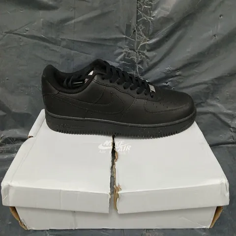 BOXED PAIR OF NIKE BLACK AIR FORCE 1 UK 9.5