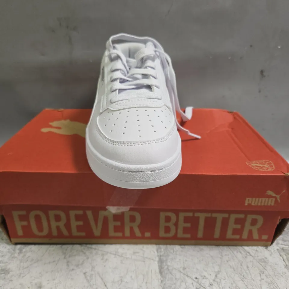 BOXED PAIR OF PUMA CAVEN 2.0 SHOES IN WHITE/SILVER SIZE UK 4