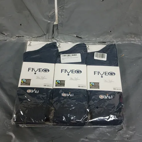 APPROXIMATELY 30 PACKS OF FIVE G CLASSIC SUIT SOCKS IN NAVY SIZE 6-11