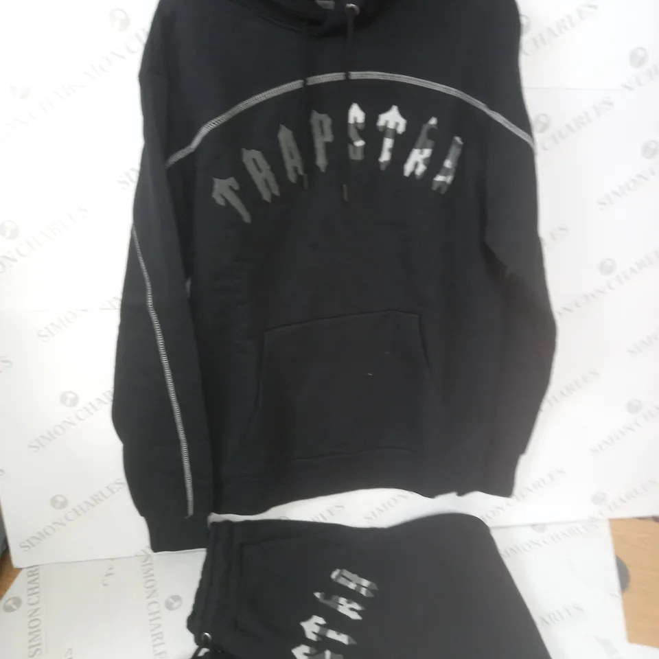 TRAPSTAR BLACK TEXTURED LOGO HOODIE AND JOGGERS SET - M