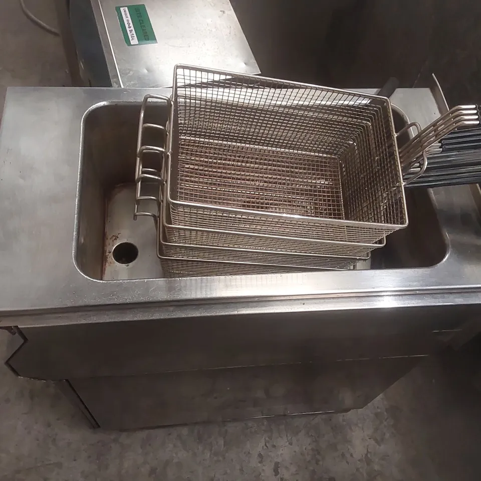 COMMERCIAL ELECTRIC FRYER