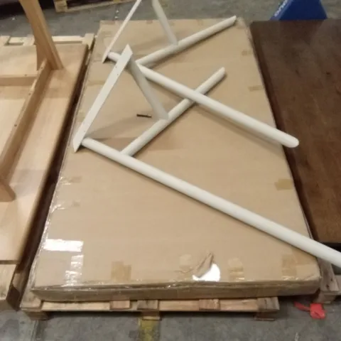 NEWBURGH DINING TABLE // TOP BOXED