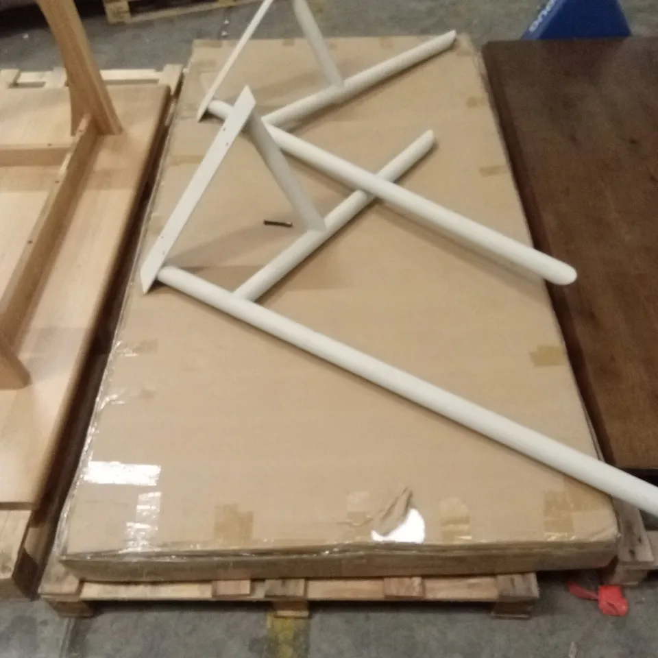 NEWBURGH DINING TABLE // TOP BOXED