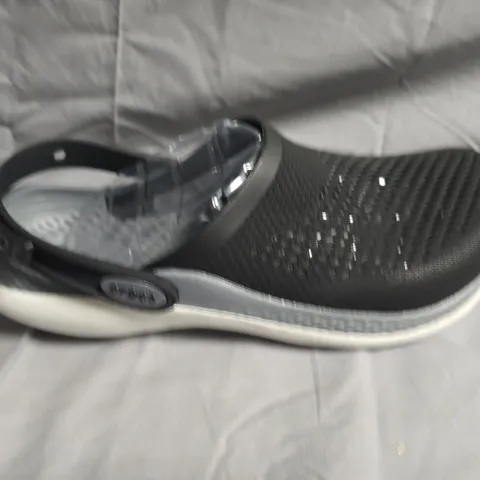 UNBOXED PAIR OF LITERIDE CROC CLOGS - UK SIZE M9 / W10