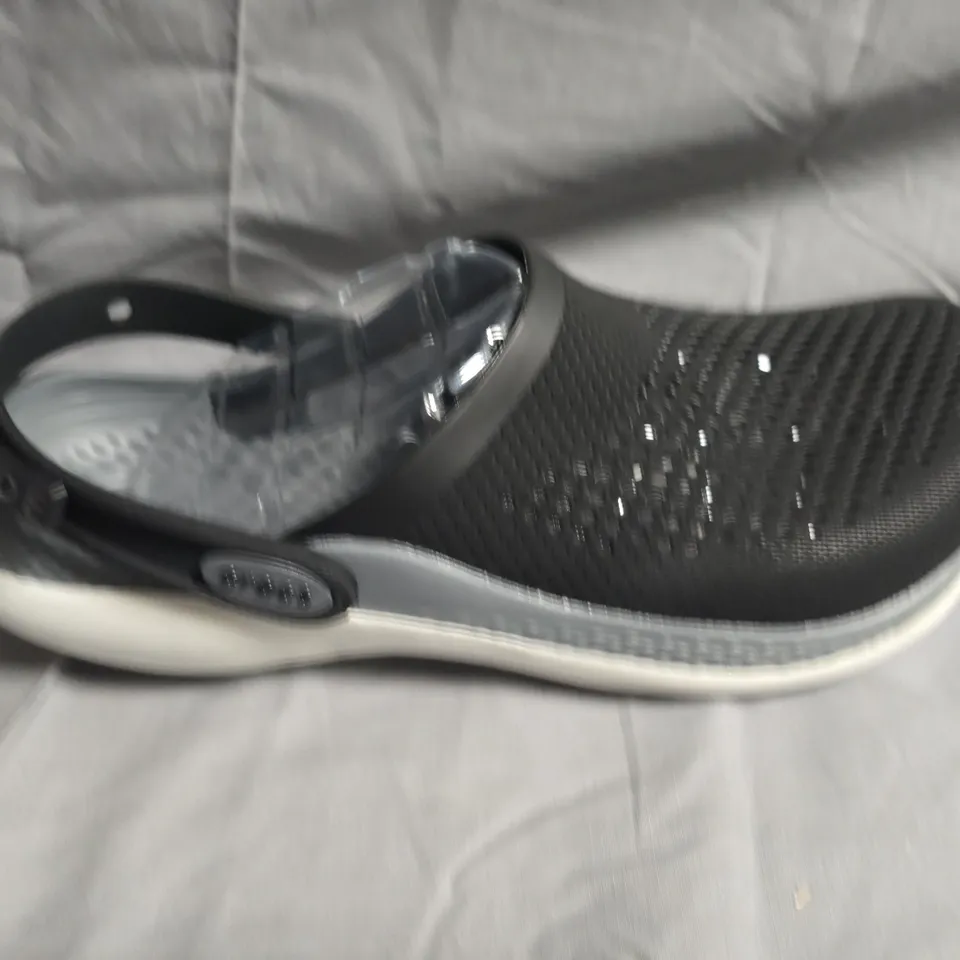 UNBOXED PAIR OF LITERIDE CROC CLOGS - UK SIZE M9 / W10