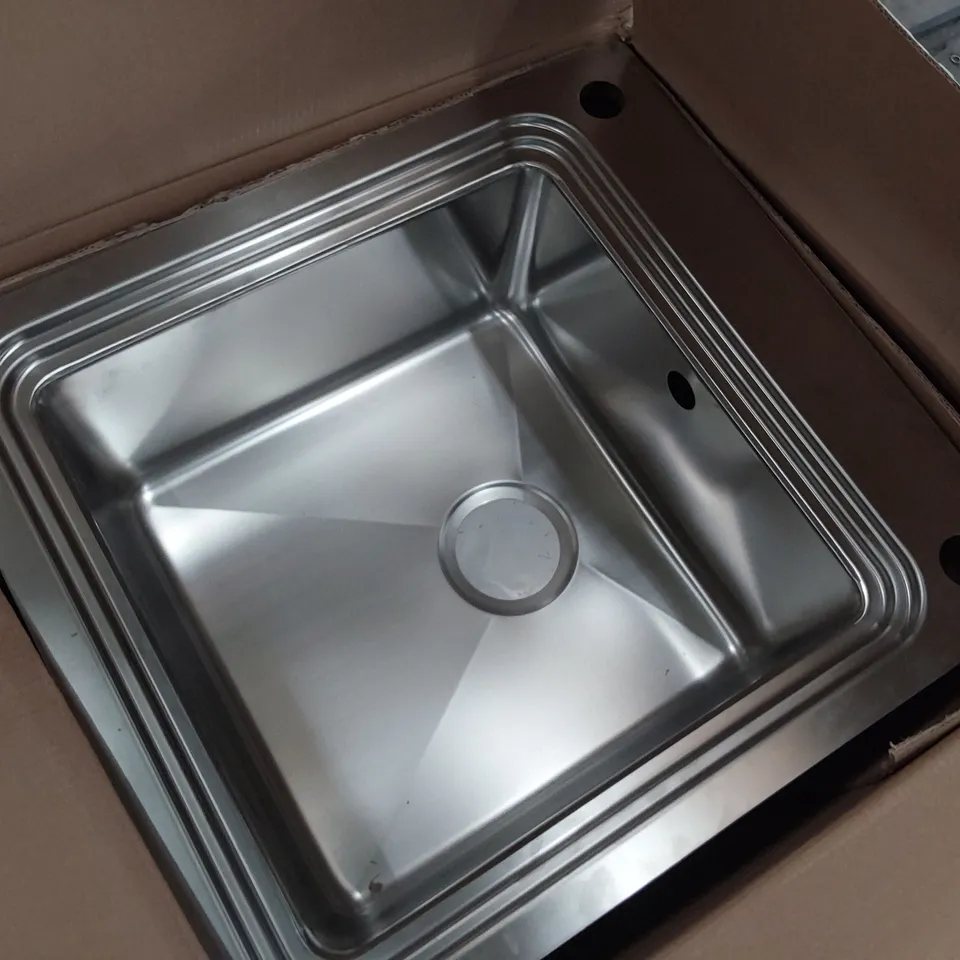 ROMESCO STAINLESS STEEL SQUARE BOWL SINK