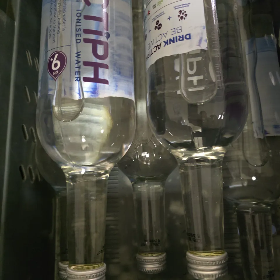 APPROXIMATELY 6 ASSORTED DRINK ITEMS TO INCLUDE - GRIND EDITIONS DARK , ACTIPH WATER ETC
