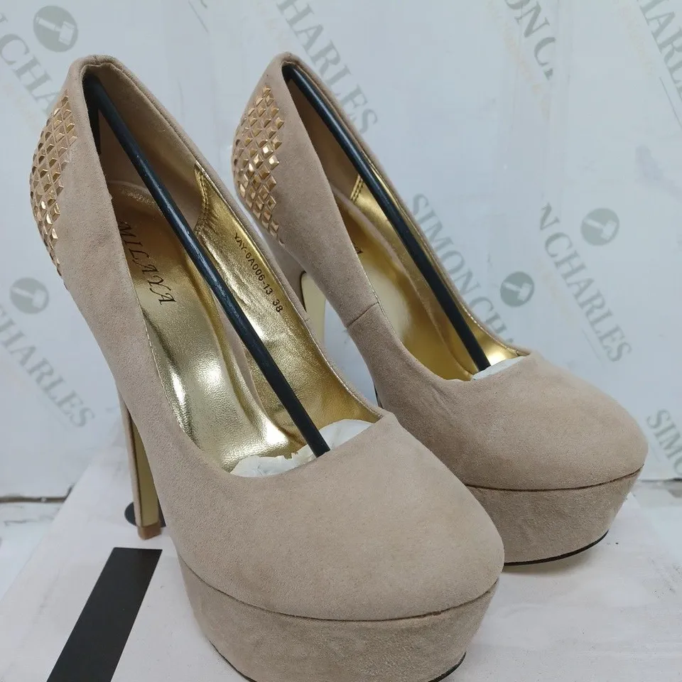 BOX OF 10 PAIRS OF MILAYA BEIGE HEELS SIZES VARY 